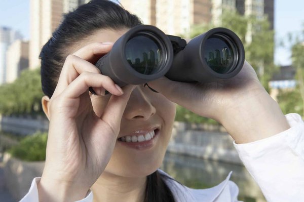 Comment bien choisir sa paire de jumelles ?