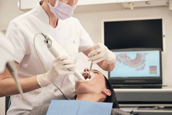 Urgence dentiste : que faire en cas de douleur soudaine ?